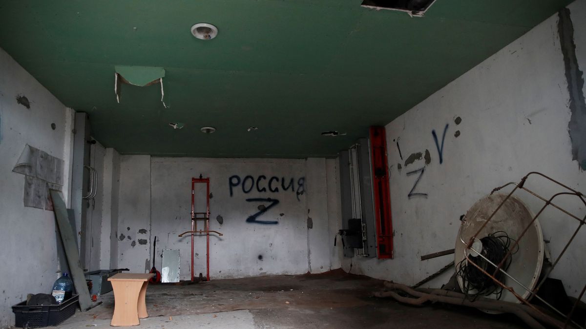 Ukrajinci objevili v osvobozeném Chersonu čtyři ruské mučírny